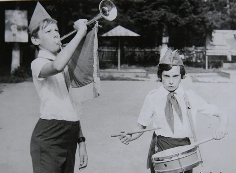 горн пионерский 1925. горн в детском лагере. пионерский сквер нижний тагил. усть сема лагерь горный орленок. лагерь ласпи севастополь.