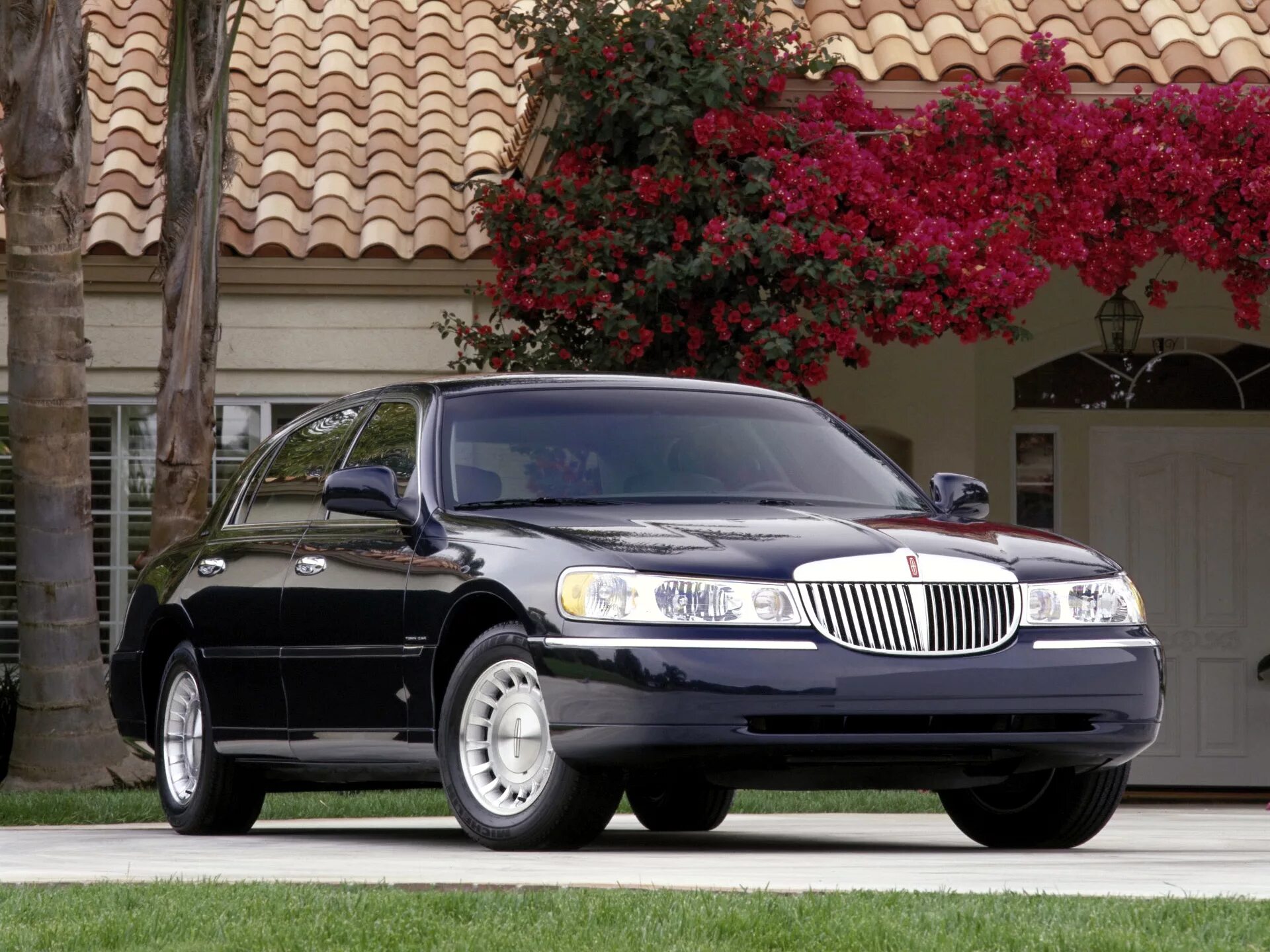 Town car 3. Линкольн Таун кар. Lincoln Town car Cartier 2000. Lincoln Town car 1998. Lincoln Town car.