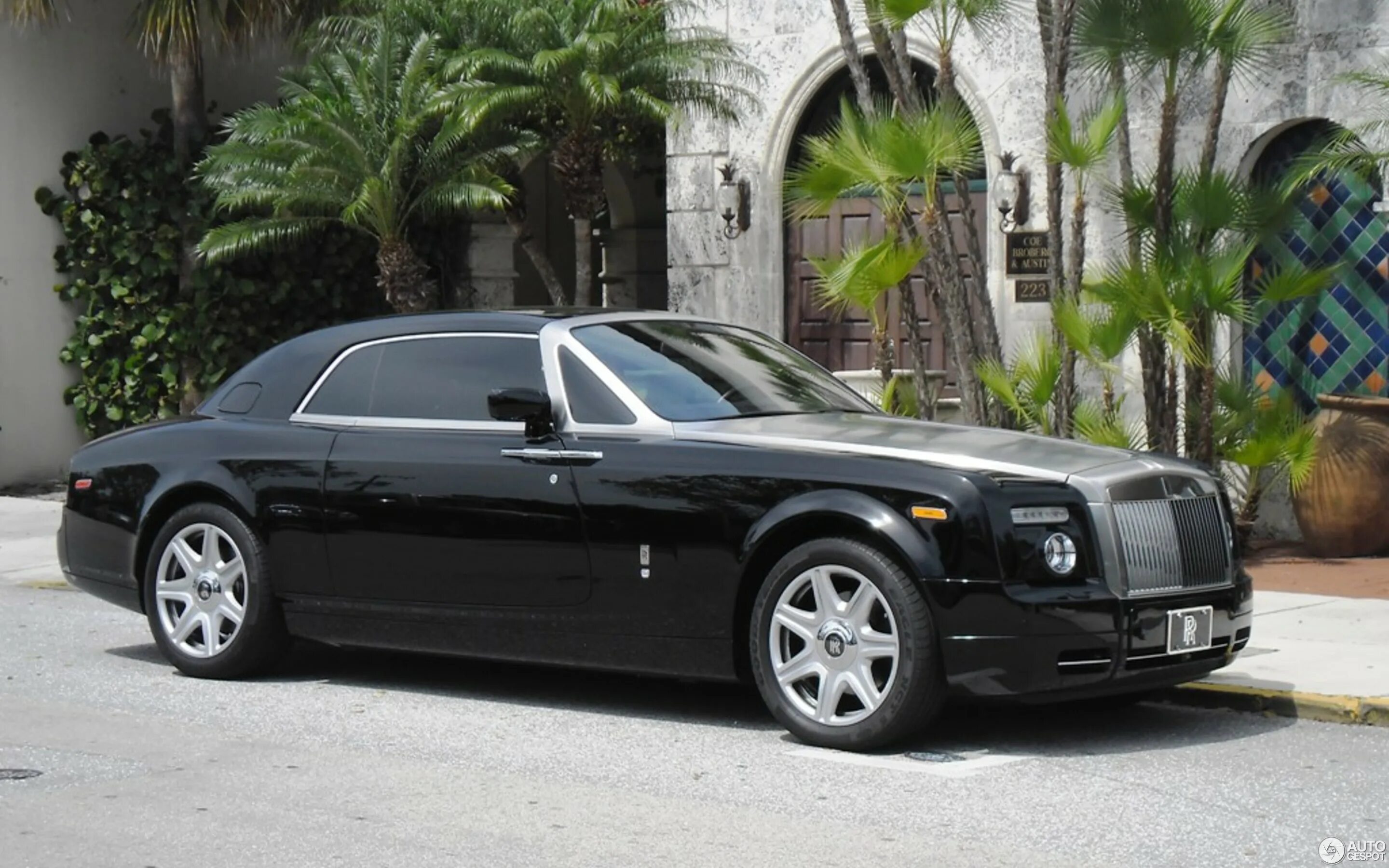 Роллс купе. Rolls Royce Phantom Coupe. Rolls Royce Phantom купе. Rolls Royce Phantom 8 Coupe. RR Phantom Coupe.