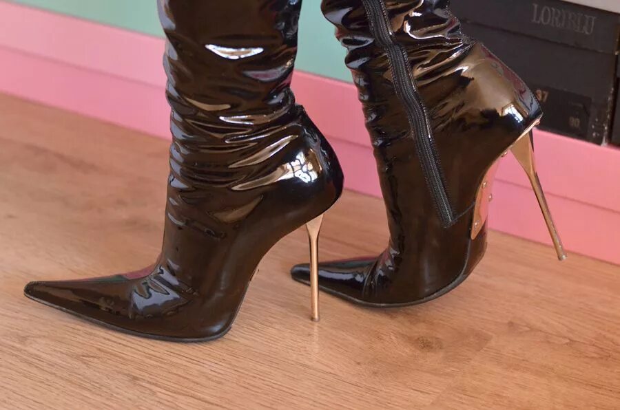 Di marni сапоги на шпильке. Высокие каблуки походка. Flickr my heel. High heels boots video. Сапоги на высоком каблуке.
