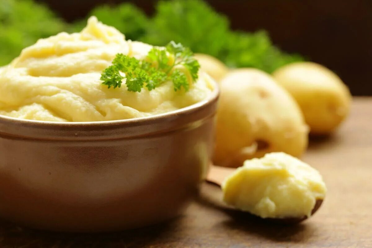 Картофель детям с какого возраста. Картофельное пюре в кастрюле. картофельное пюре для детей. картофельное пюре в горшочке. картофельное пюре для грудничка.