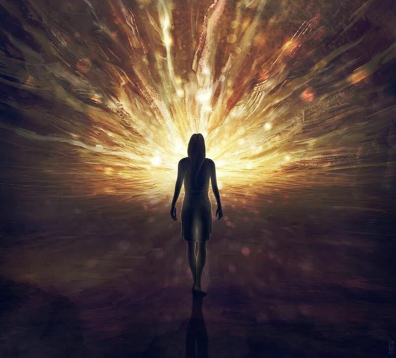 Красивый внутренний мир. Силуэт на фоне природы. Девушка солнце. Смелая женщина. Медитация в горах.