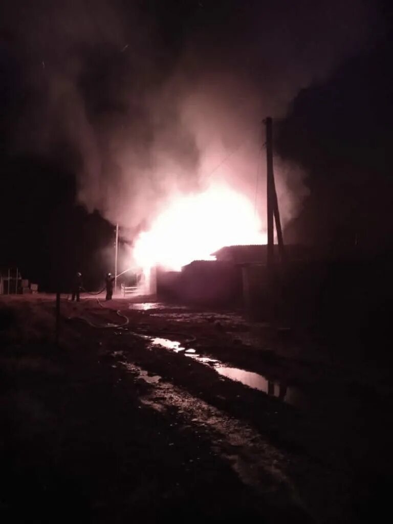 Горит кирпичный дом. Пожар приволжском районе. Пожар приволжском районе. Пожар электрооборудования. Пожар приволжском районе.