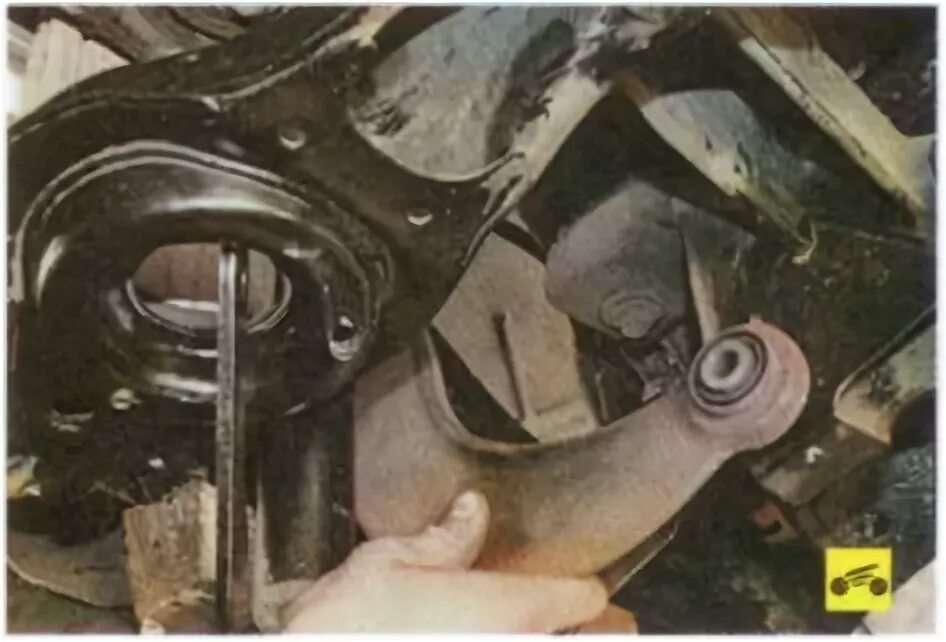 Как снять рычаг форд фокус. 1883046 ford сайлентблок. Сайлентблоки нижнего рычага заднего форд фокус 1. Как снять рычаг форд фокус. Сайлентблок форд мондео 3.