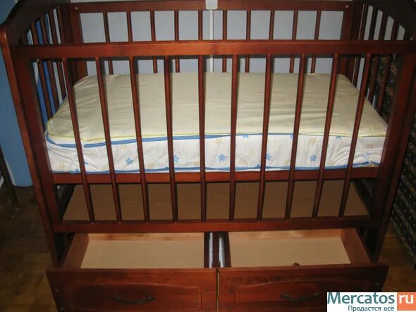 розовая деревянная детская кроватка б/у. детские кроватки б/у.