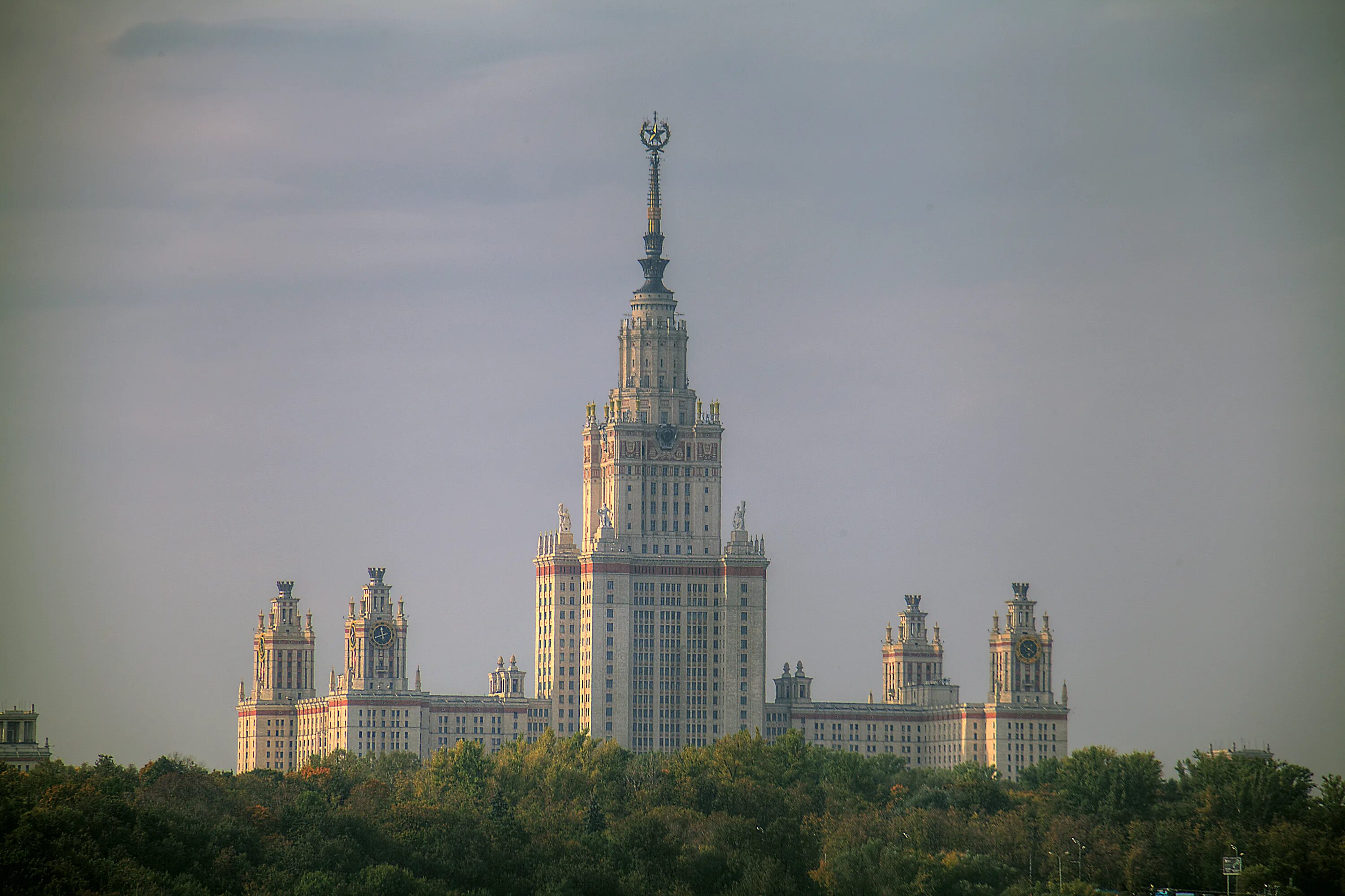 Мгу весной. Московский государственный университет им Ломоносова. Московский государственный университет Ломоносова Ботани. Здание МГУ. Университет на Воробьевых горах.