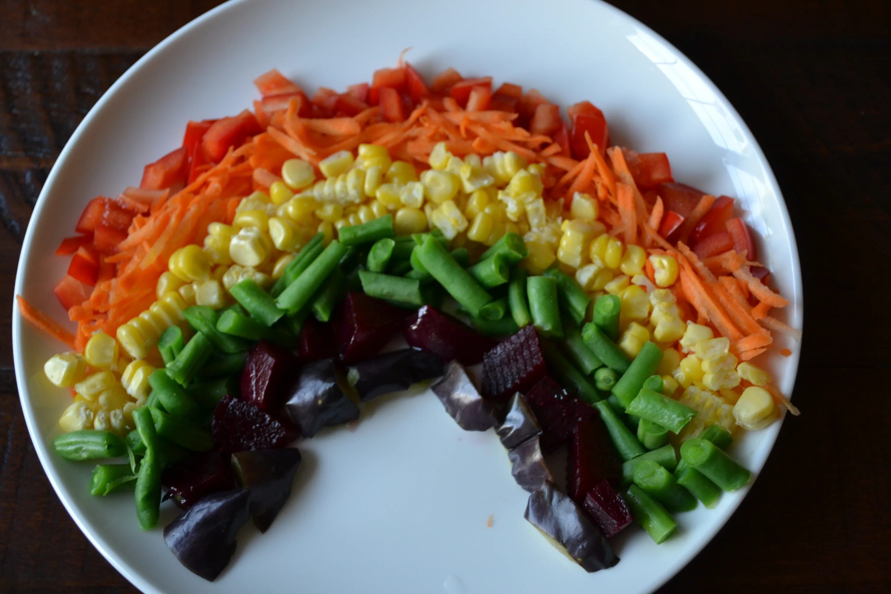 салаты радуга на праздничный стол. французский салат радуга. салат радуга классический. салат радуга. салат радуга классический.