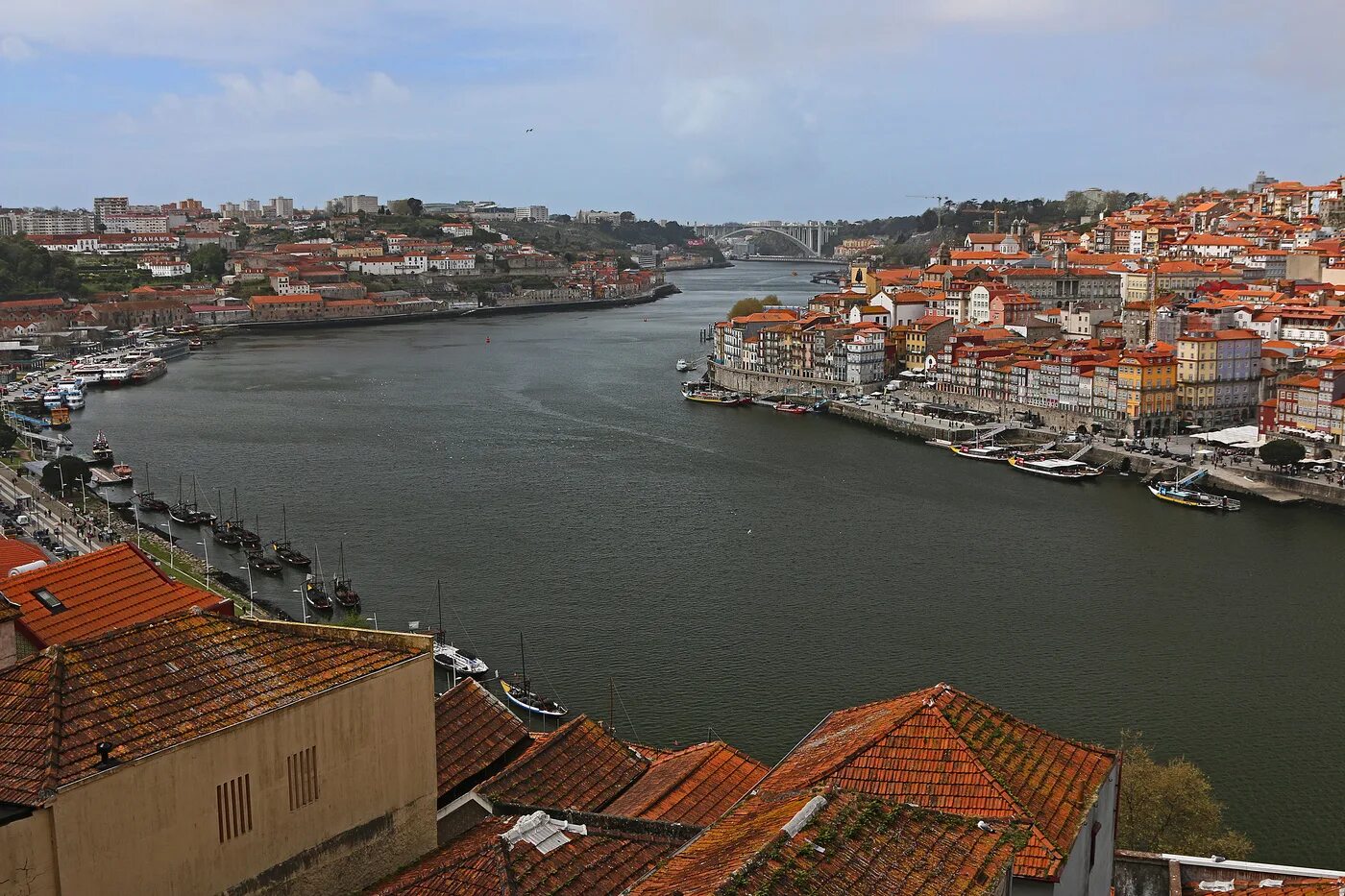 Город порту на реке. Река Дуэро. Река Дору Португалия. Долина реки Дору Португалия. Река Дору Португалия фото порту.