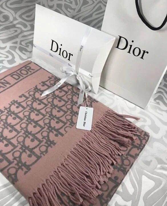Палантин christian dior кашемировый. Шарф christian dior палантин. Палантин кристиан диор оригинал. Палантин кристиан диор кашемир. Палантин диор.