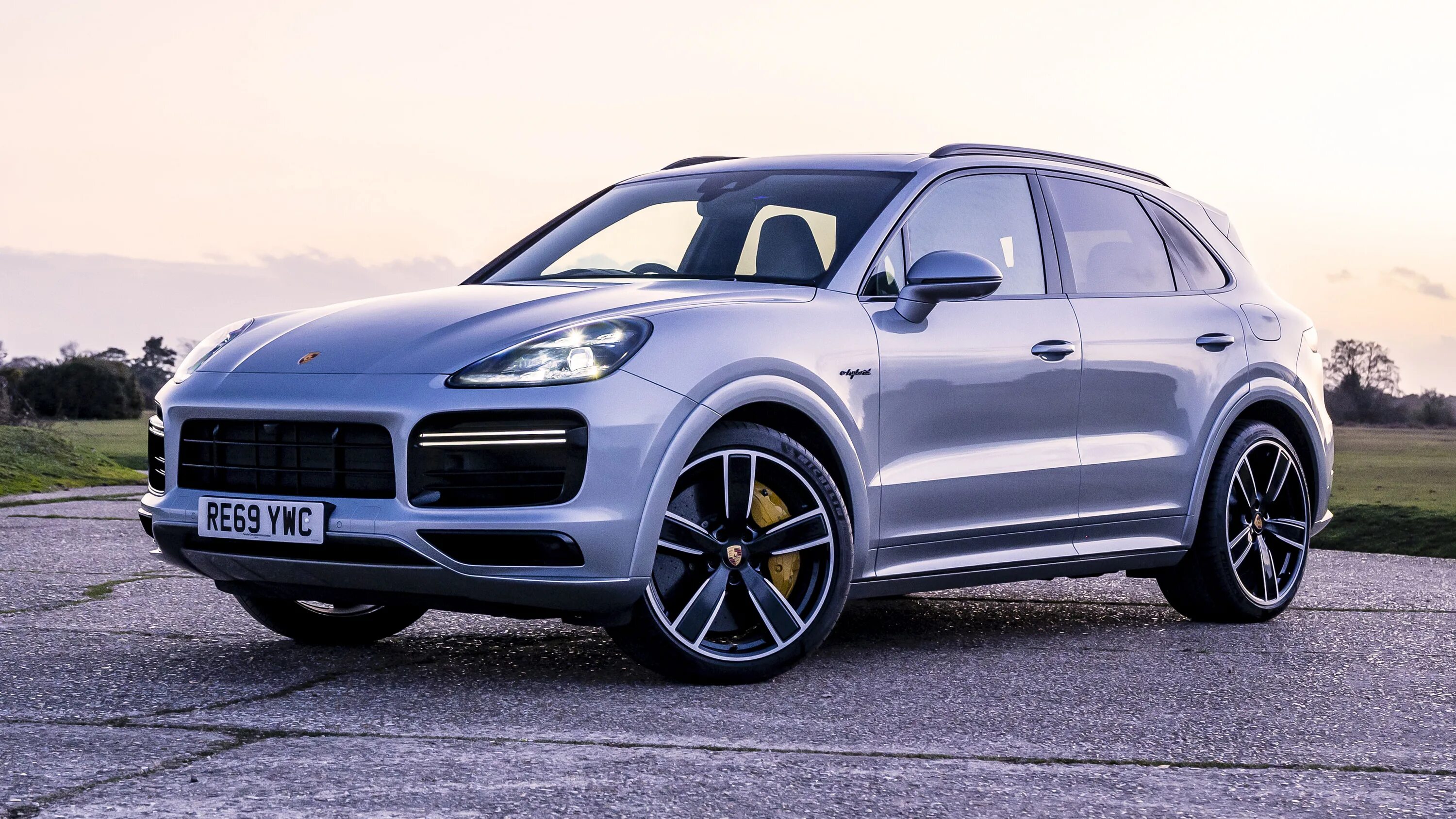 Каен турбо с. Порше Кайен турбо. Porsche Cayenne Turbo 2021. Porsche Cayenne e-Hybrid. Porsche Cayenne Turbo s e-Hybrid.