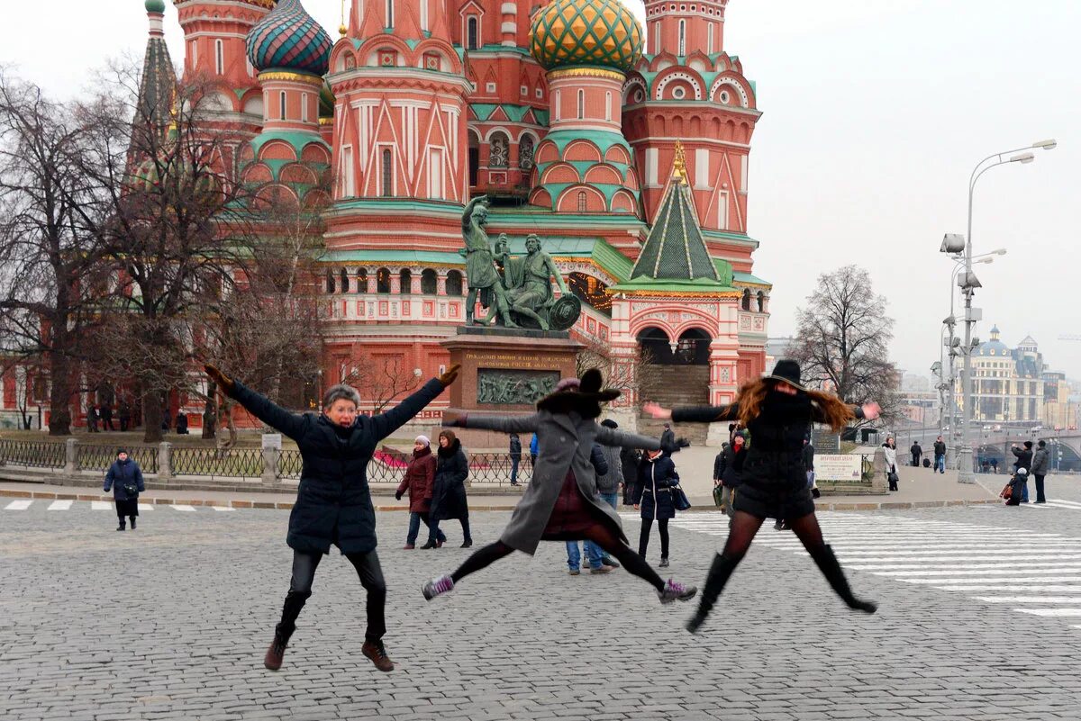 Чувствовать площадь. Москва люди. Москва красная площадь люди. Люди на площади.