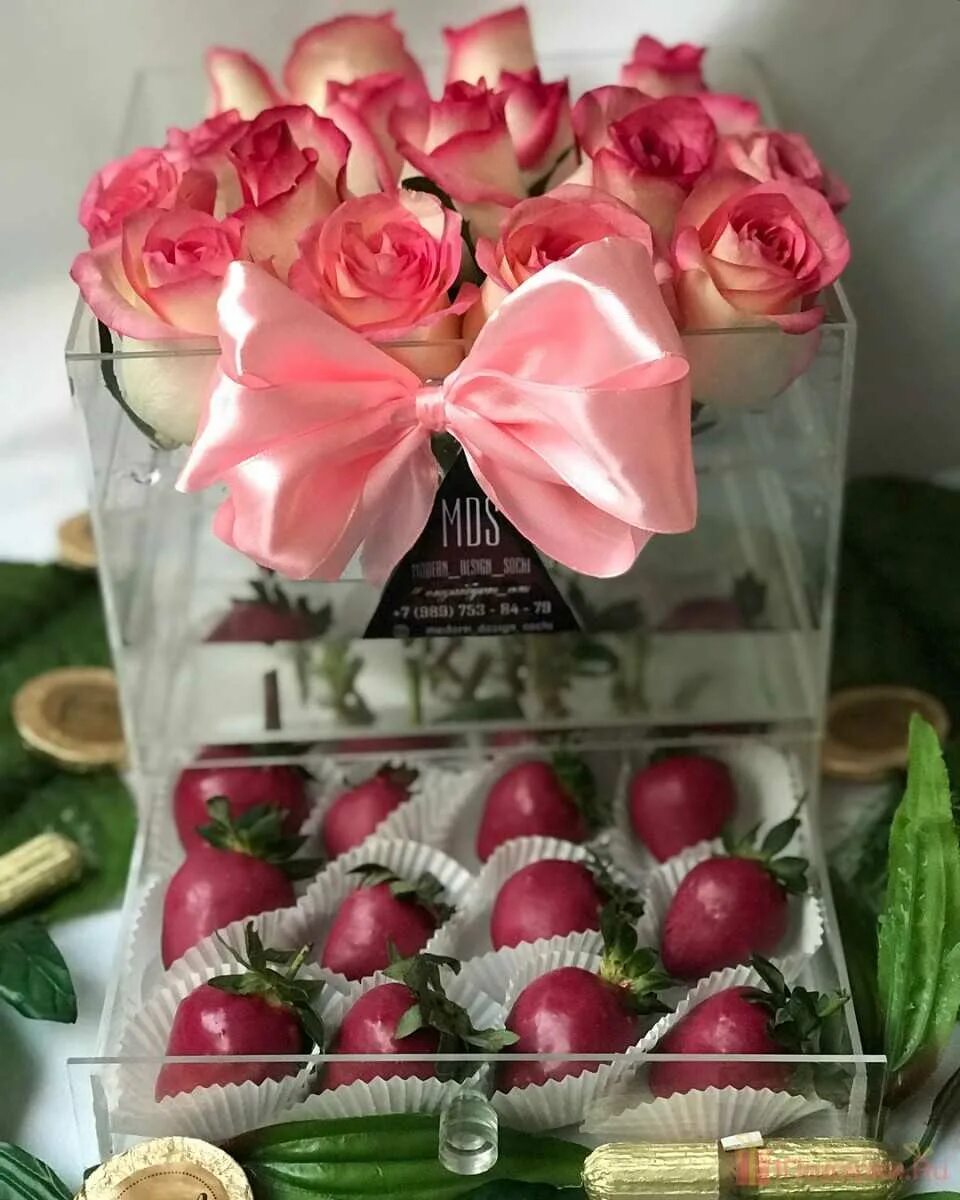 Красивые подарки. Сладкий подарок девушке. Шикарный подарок девушке. Коробка с цветами и конфетами. Подарок девушке без повода.