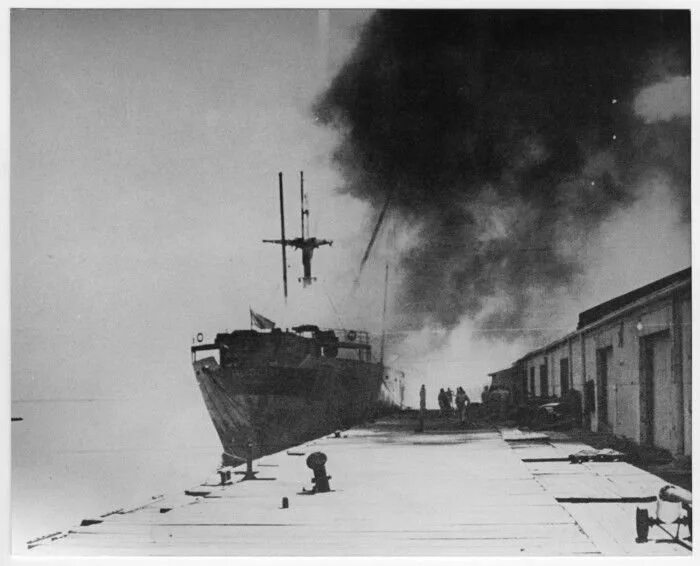 Пожар на пароходе. Пароход Форт Стайкин. Гранкан пароход. Взрыв селитры в Техас-Сити в 1947.