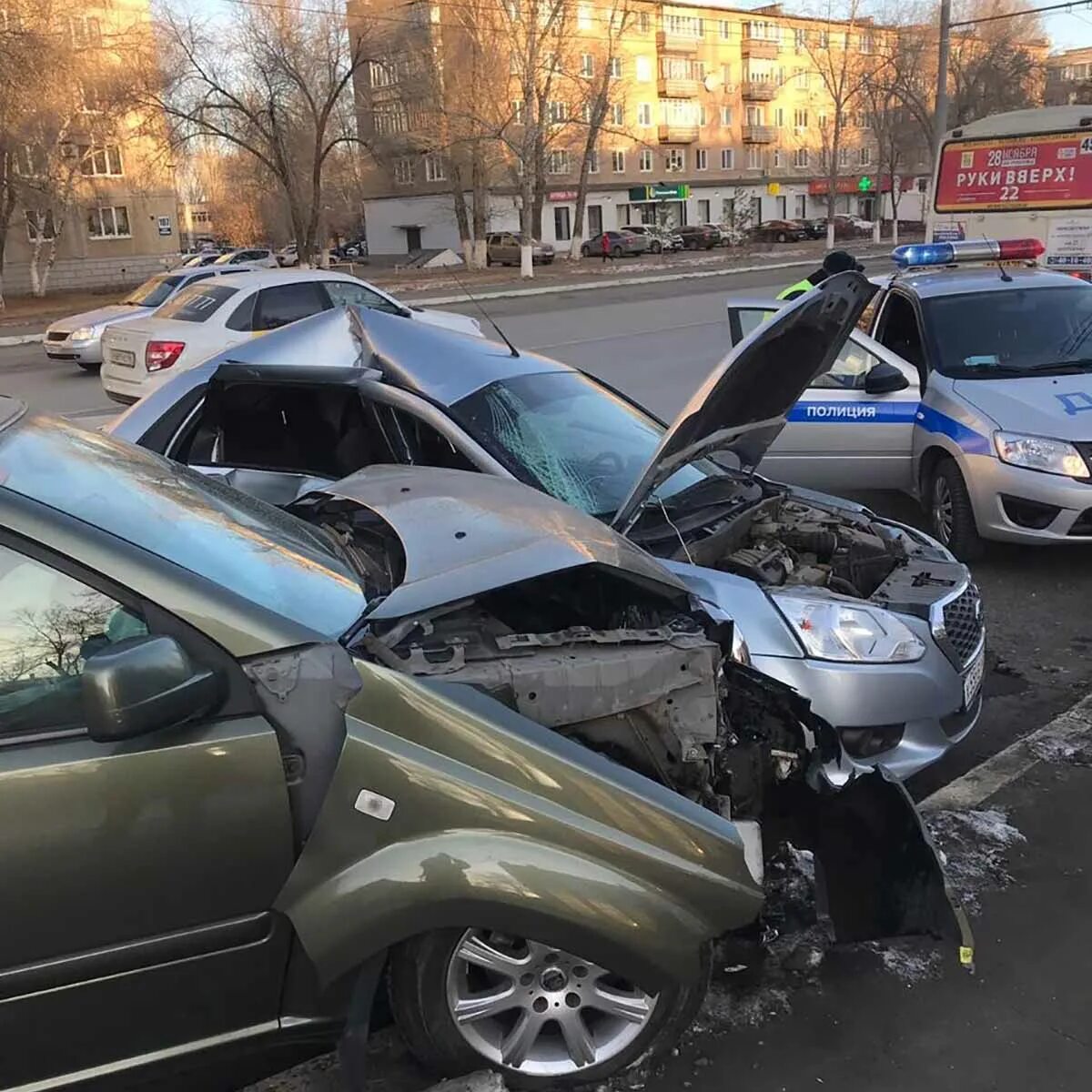 Авария на проспекте Победы в Оренбурге. ДТП Оренбург проспект Победы. Оренбург недавняя автоавария на пр Победы.