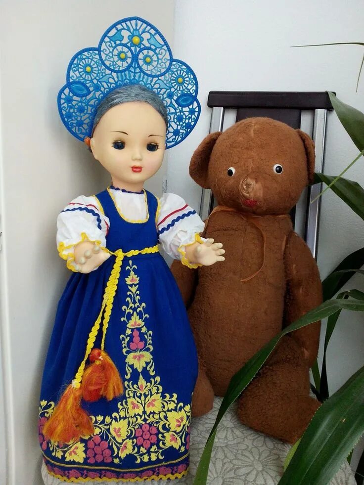 Кукла русском сарафане. Кукла василиса кокошник. кукла ссср в кокошнике. кукла в русском сарафане. кукла в сарафане и кокошнике.
