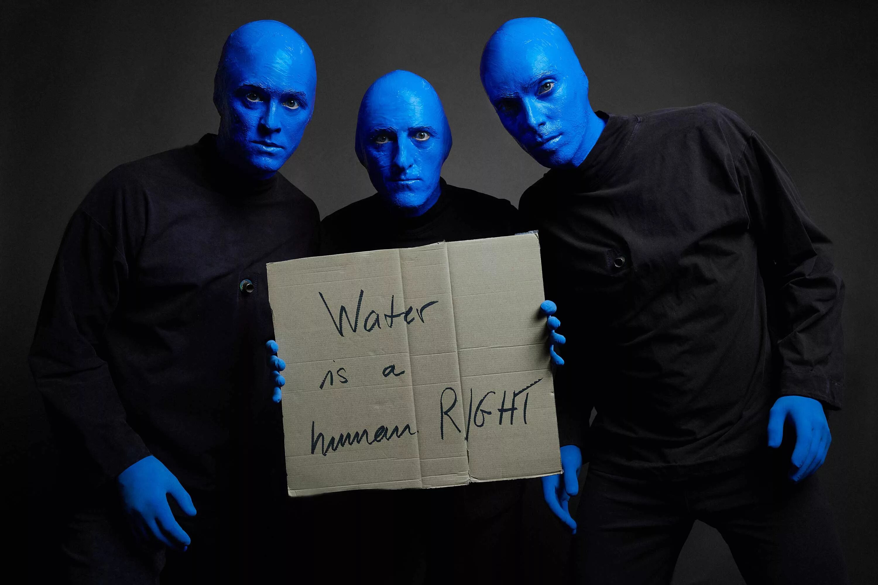 Группа Blue man Group. Blue man Group солистка. Blue man Group Berlin. Группа синих людей. Группа голубых мужчин