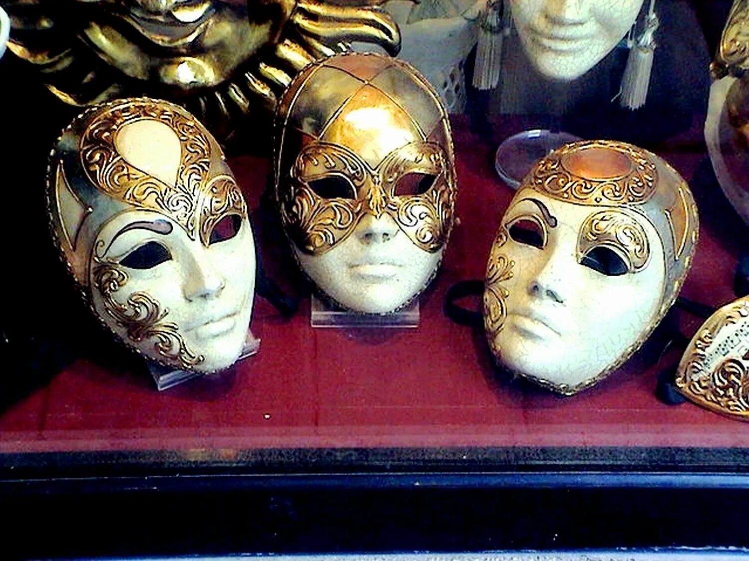 Венецианская маска Бригелла. Венецианский карнавал Коломбина. Венецианская маска Пьеро. Венецианская маска педролино. Театральная маска купить