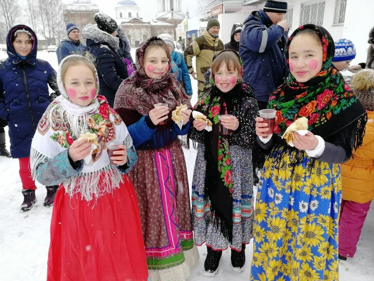 Масленичная неделя новости. Масленица обычаи. Народные гуляния на Масленицу. Масленица в России. Праздничные гулянья на Масленицу 2022.