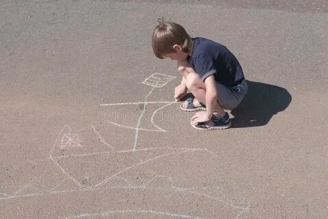 Мальчик и мелок