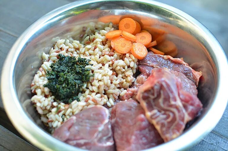 Натуральный корм. Вареное мясо для собаки. Говядина отварная нарезанная ломтиками. Вареное мясо. Микс говяжий для собак.