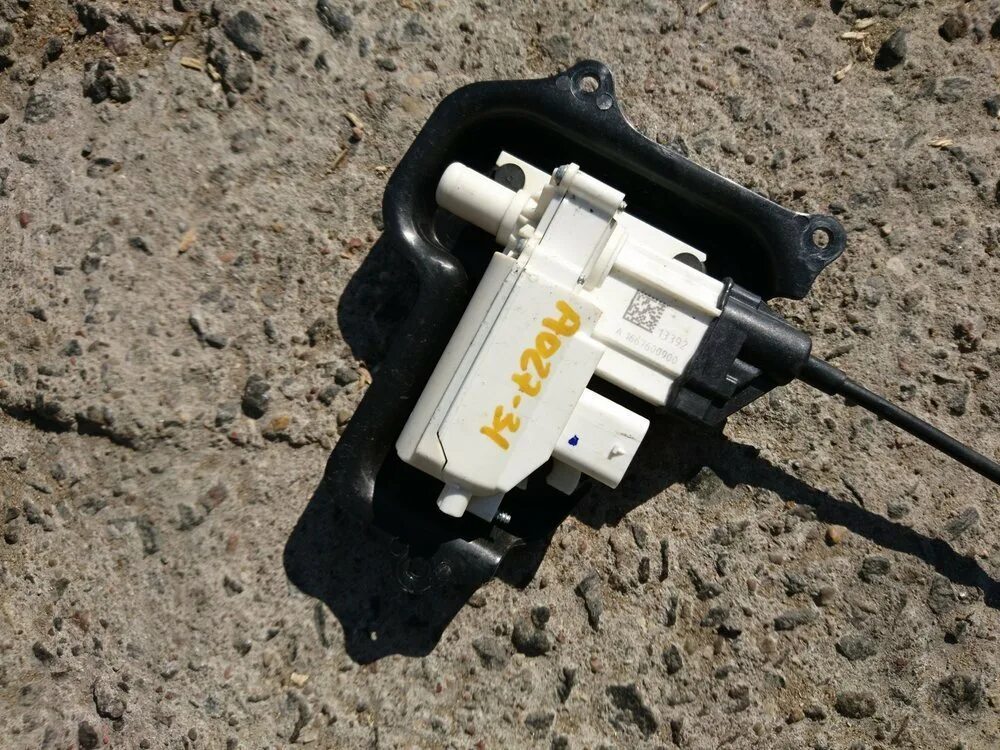 Сервопривод универсальный замка двери. Актуатор saturn ms-200. Актуатор звери мазда 323. Электропривод замка матиз. Сервопривод опель фронтера.