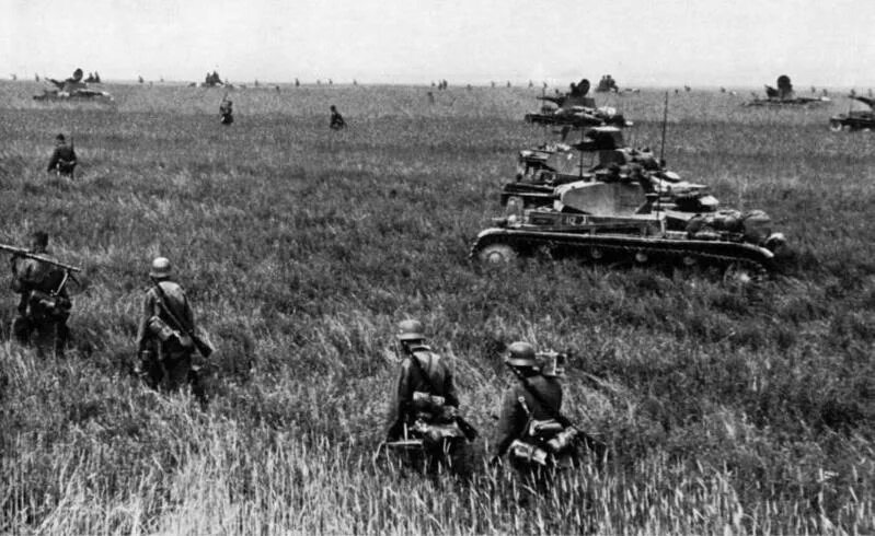 Operation Barbarossa 1941. Барбаросса июнь 1941. Наступление роты вермахта 1941. Немецкие танки переходят границу СССР 22 июня 1941. Операция барбаросса 2