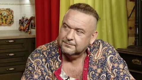 Актер криво