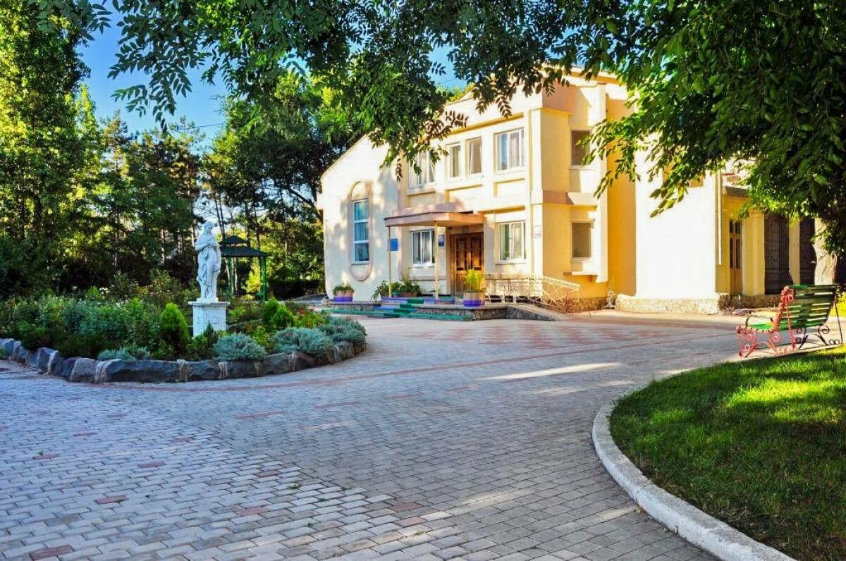 Евпатория пансионат ток. Пансионат дружба евпатория. Санаторий альфа евпатория. Город евпатория санаторий дружба. Санаторий морской крым евпатория.