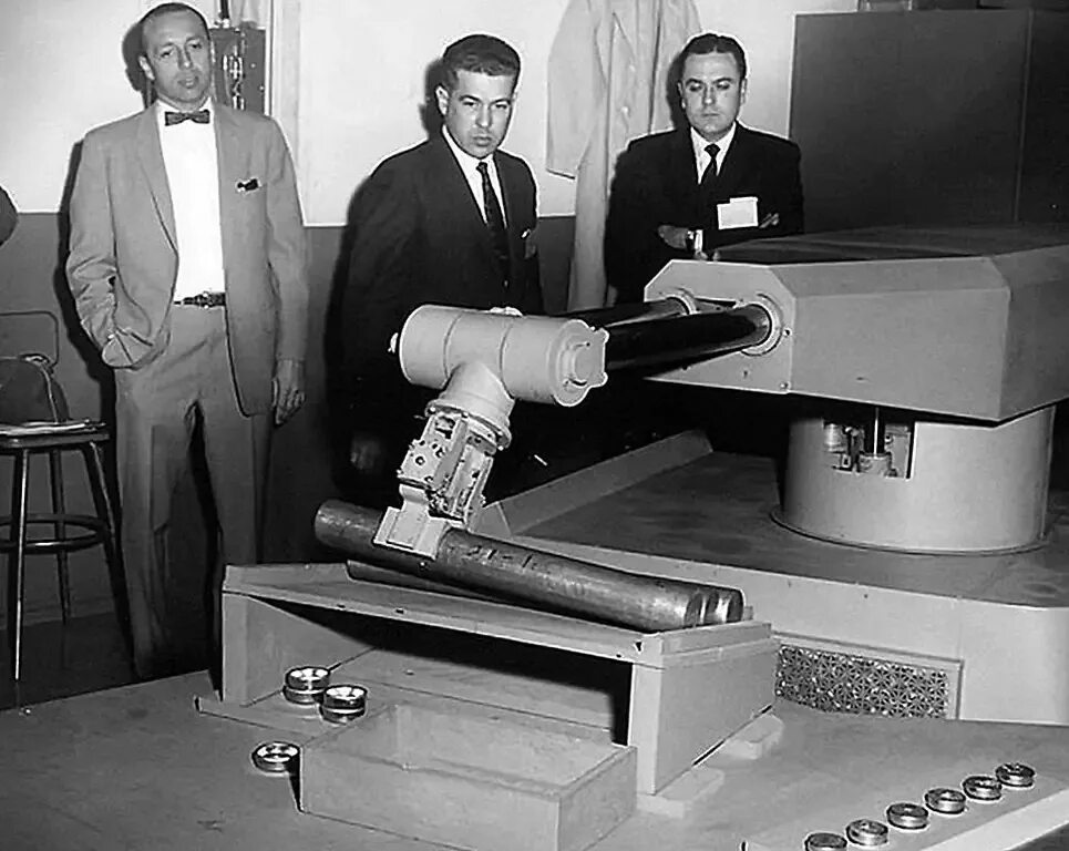 First robot. Первый промышленный робот Unimate. Джордж Девол Unimate. Робот Unimate 1961.