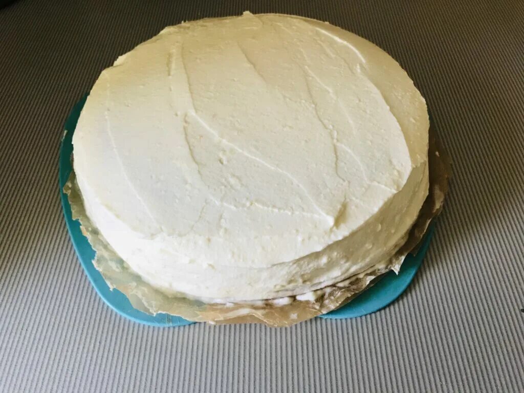 Крем чиз для торта рецепт на масле. Бисквитный торт с кремом чиз. Крем чиз для обмазки торта. Торт с кремом крем чиз. Бисквитный торт с крем чизом.