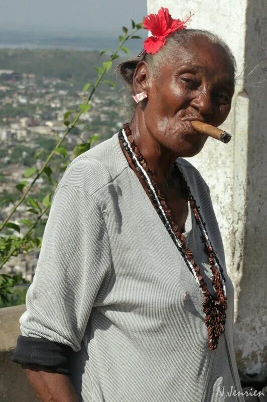 Bbw granny ebony и белый мальчик. Старая афроамериканка. Пожилые женщины с молодыми. Бабушки дают негру. Бабушки дают негру.