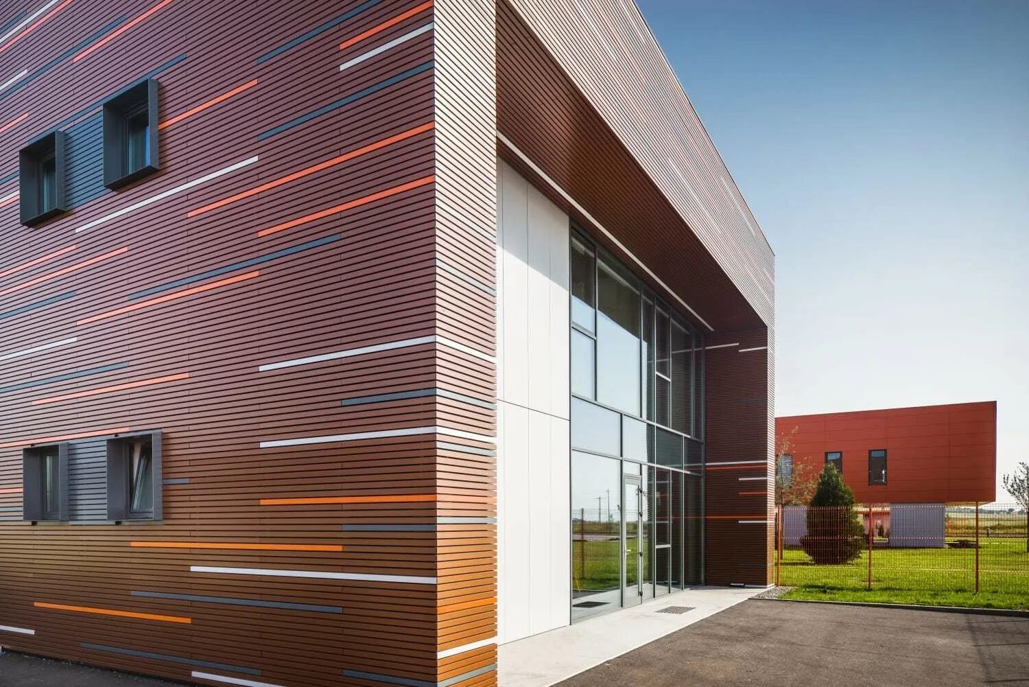 Вентилируемые фасады зданий. Вентилируемые фасады алютех. Вент фасад нвф. Вентилируемый фасад rockpanel. Вентилируемый фасад уралдомстрой.