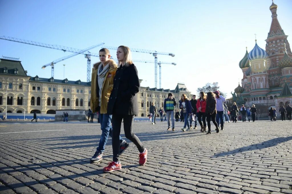 Пешком москва прогулочная. Гуляем по москве. вечерний прогулка в москве пешком. пешие прогулки по москве. поездка в москву.