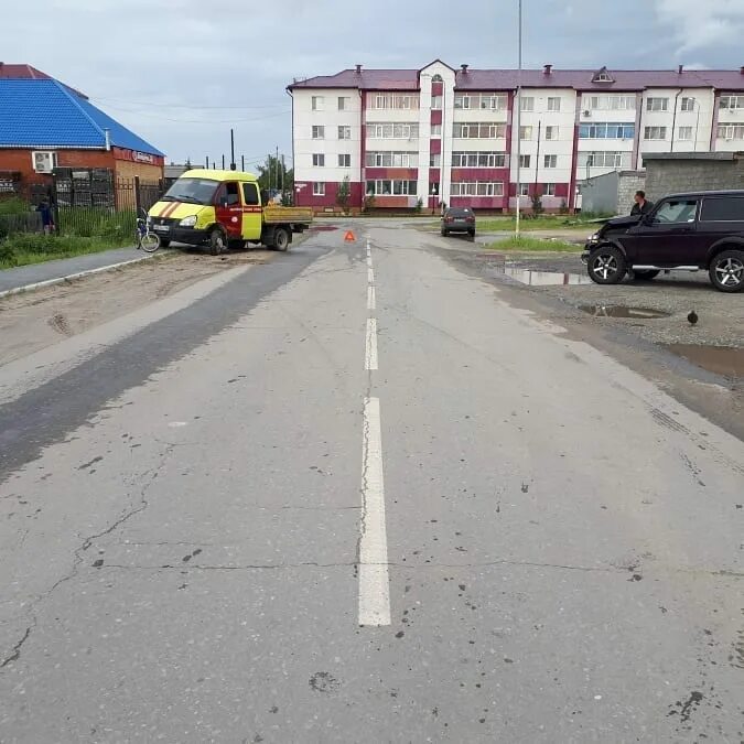 Погода октябрьское хмао приобье. Поселок Приобье. Приобье город. Автошкола Приобье. Администрация Приобье.