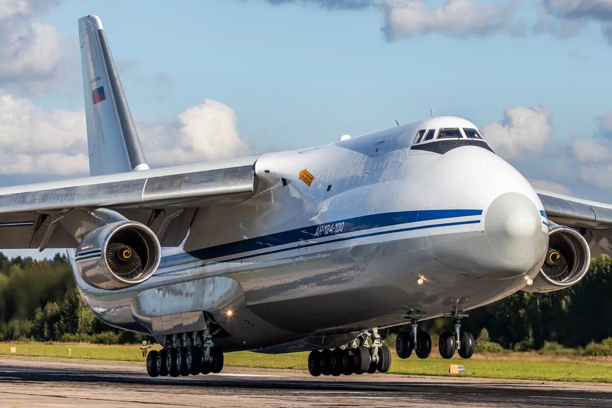 Большие российские самолеты. АН 124 100.