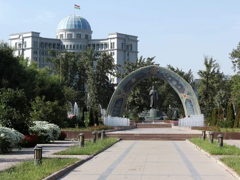 Душанбе части. Арка в Душанбе. Парк Наврузгох. Ташкент или Душанбе. Ташкент красивый или Душанбе.