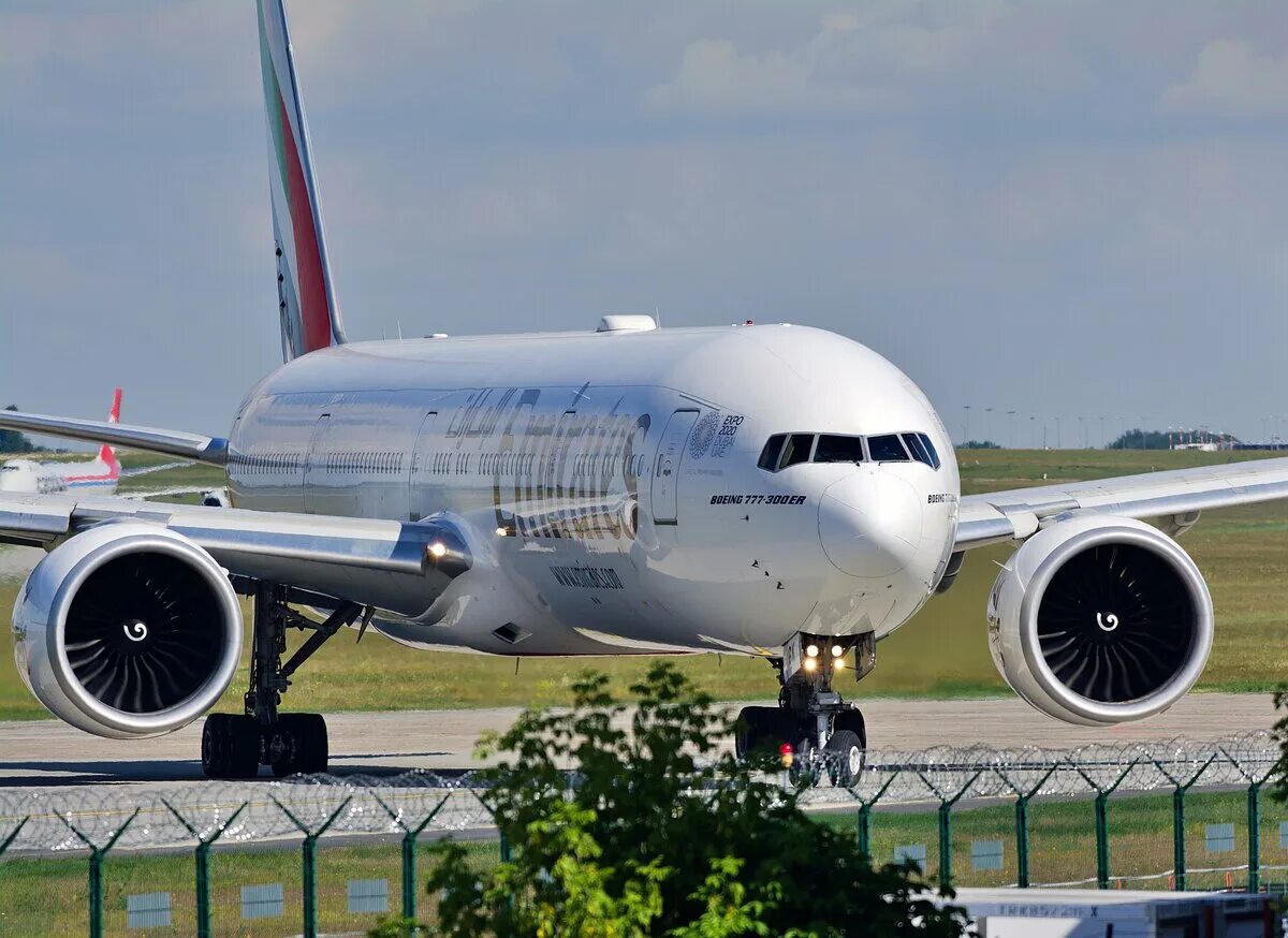 Самолет Боинг 777. Лоринг 777. Боинг 777-8f. Боинг 777 900. Boeing 777 рейс