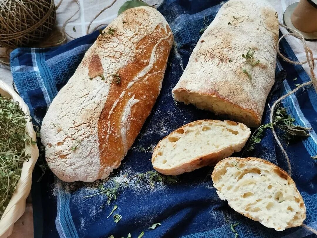 Итальянский хлеб рецепты. Чиабатта Фокачча. Итальянский хлеб чиабатта. Хлеб итальянский чиабатта Дикси. Тосканская чиабатта.