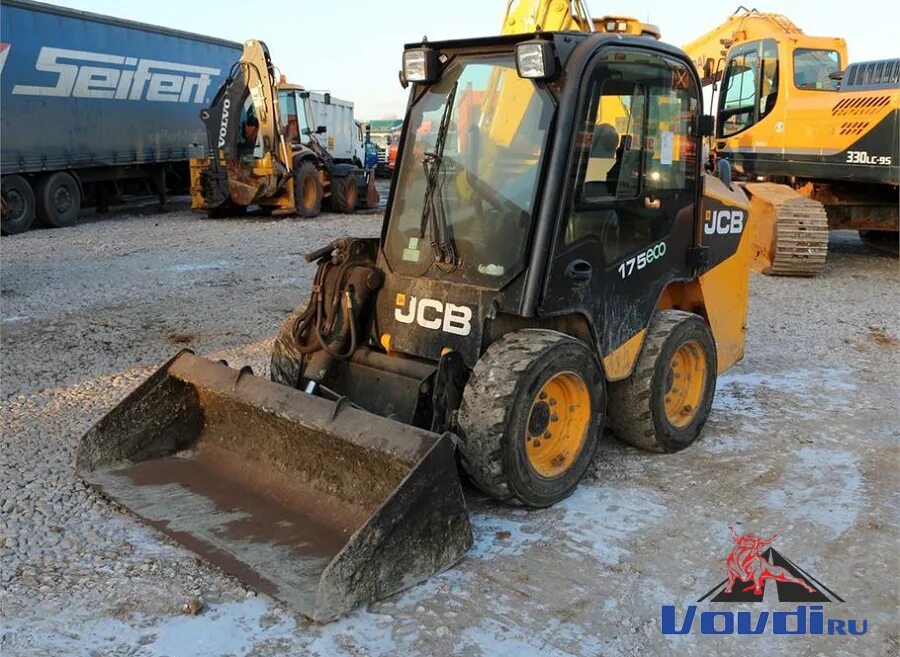 JCB 175. Погрузчик JCB 175. JCB 175 t3. Фронтальный мини-погрузчик JSB.