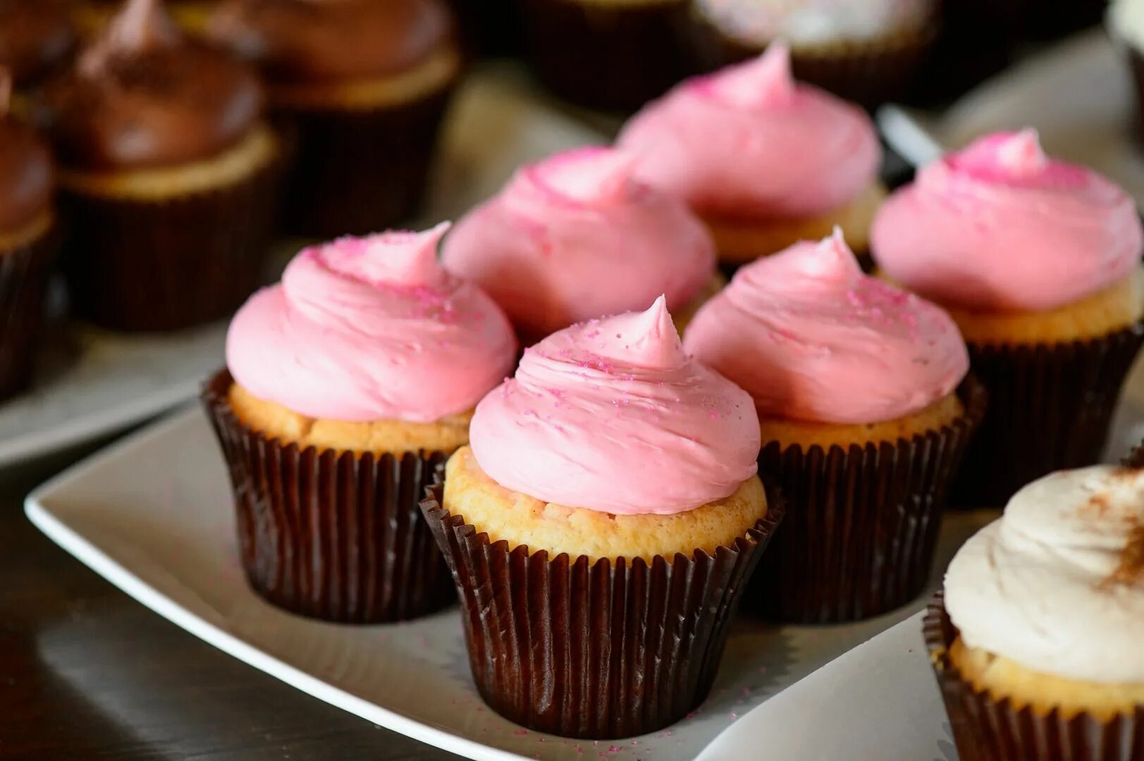 Капкейк с шоколадом. Десерты с драконьим фруктом. Smallest cake. Ванильный капкейк с вишней. Драгон фрукт мороженое.