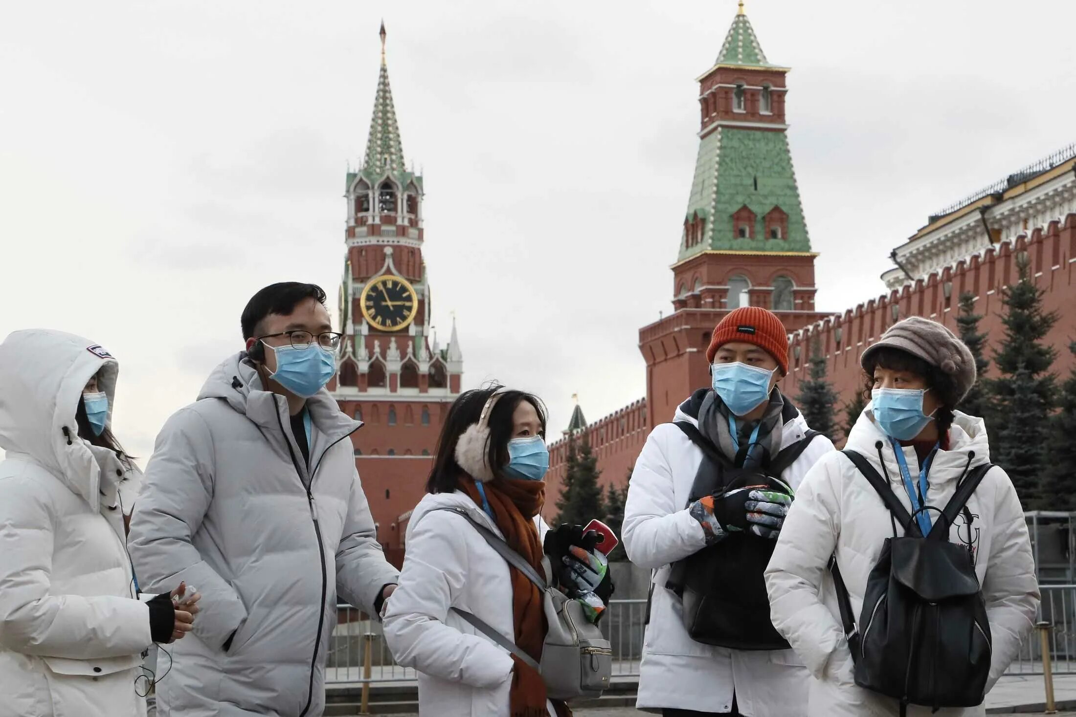 Иностранные туристы в Москве. Туристы в Москве. Иностранцы в Москве. Туризм в России.