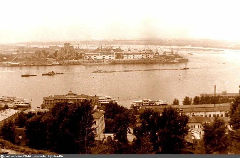 Пл свободы нижний новгород. Горький канавинский мост. Время горьковского. Время горьковского. Нижний новгород горький.
