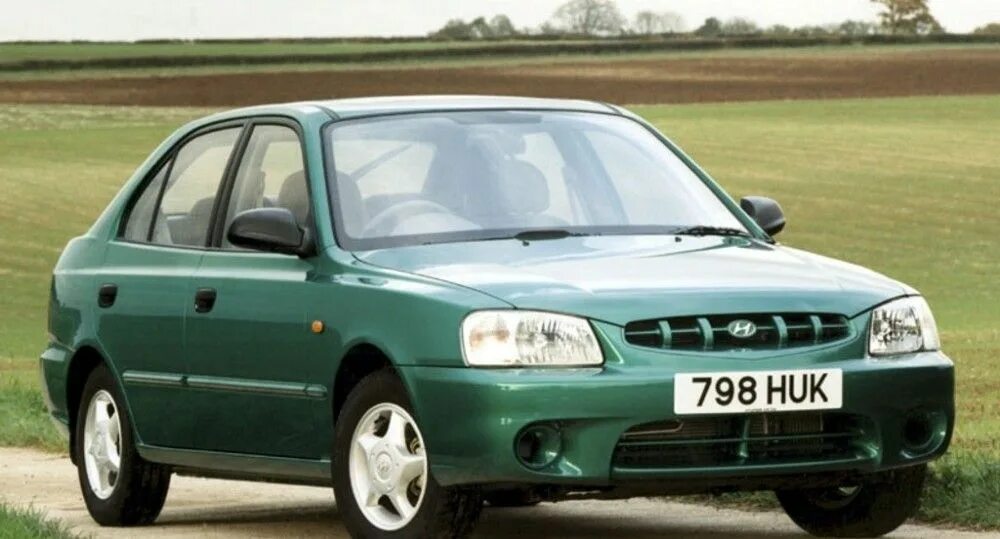 Хендай акцент 2000 год. Хендай акцент 2000 год. Hyundai accent 2000г. Hyundai accent 2000. Тойота спринтер 1999.