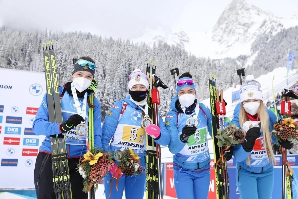 Биатлон чемпионат россии сегодня женщины результаты. Сборная России по биатлону женщины 2021. Женская сборная России по биатлону 2022. Сборная России по биатлону биатлонисты России.