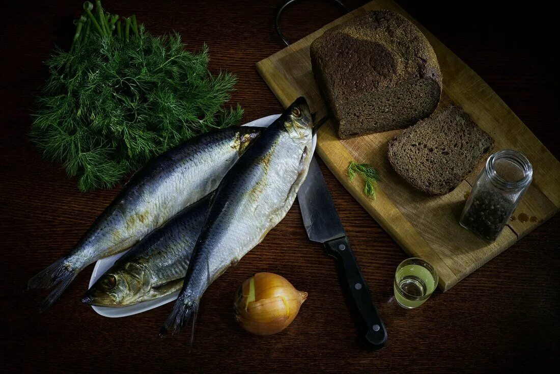 Сельдь олюторская слабосоленая. Найти сельдь. Рыба сельдь атлантическая. Сельдь соленая. Сельдь атлантическая соленая.