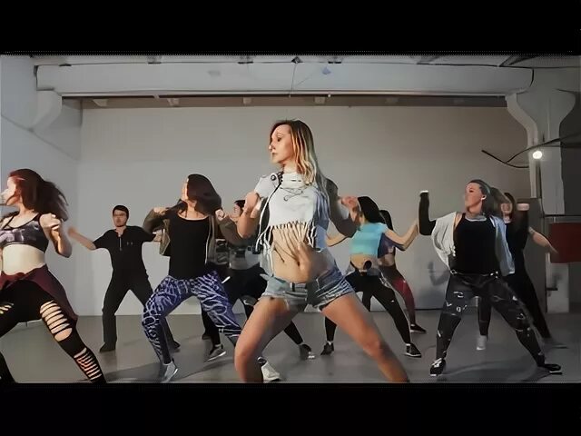 Танцующая массовка 10
