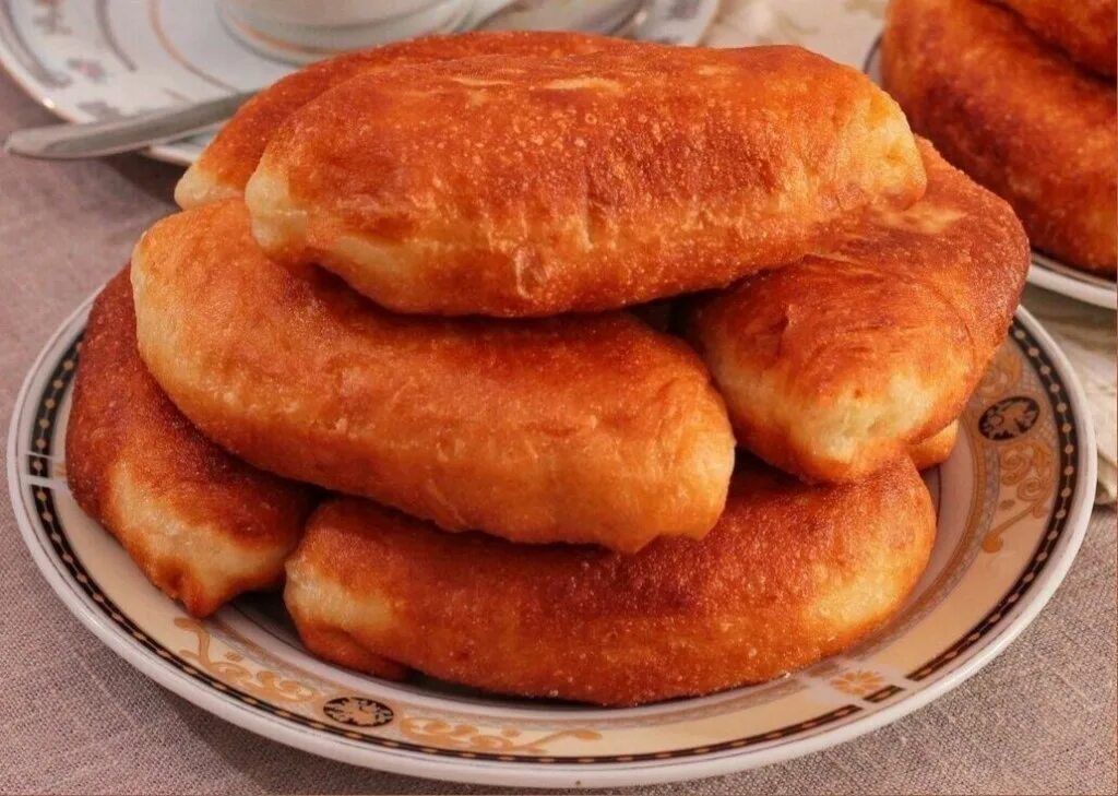 Пышные пирожки на сковороде. Формы жареных пирожков. Быстрое тесто для жареных пирожков. Жареные пирожки на опаре в масле