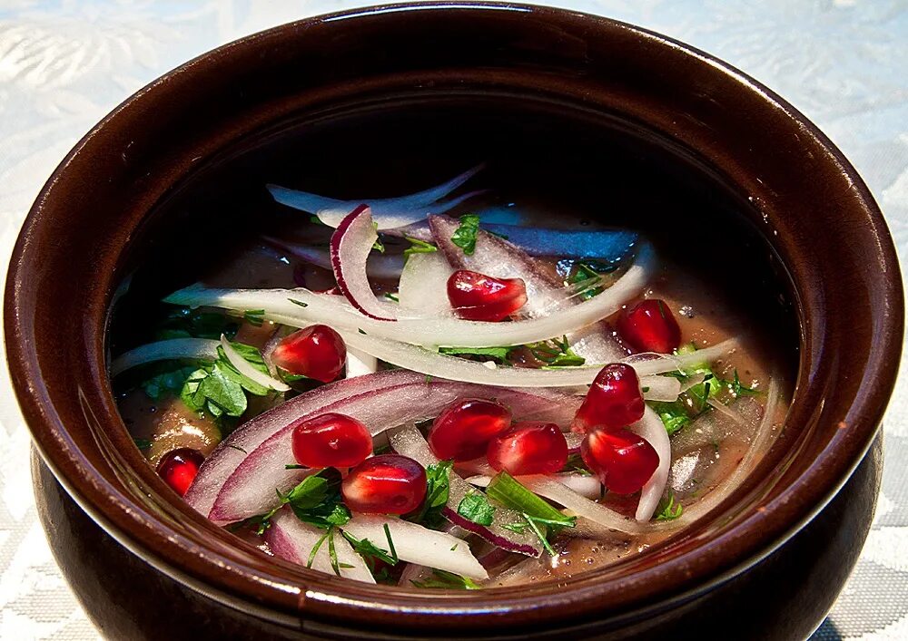 Лобио в горшочке. Лобио в горшке. Лобио по имеретински в горшочке. Лобио в горшочке по-грузински. Лобио с мчади.