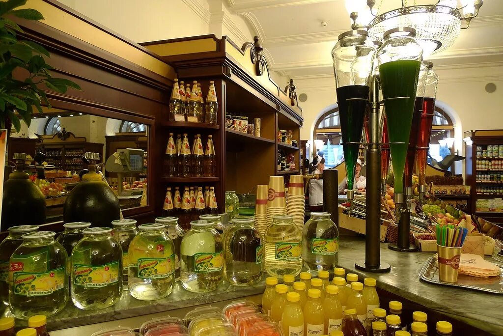 гастрономический магазин. елисеевский магазин в питере на невском. елисеевский москва. гастроном товары. гастроном товары.