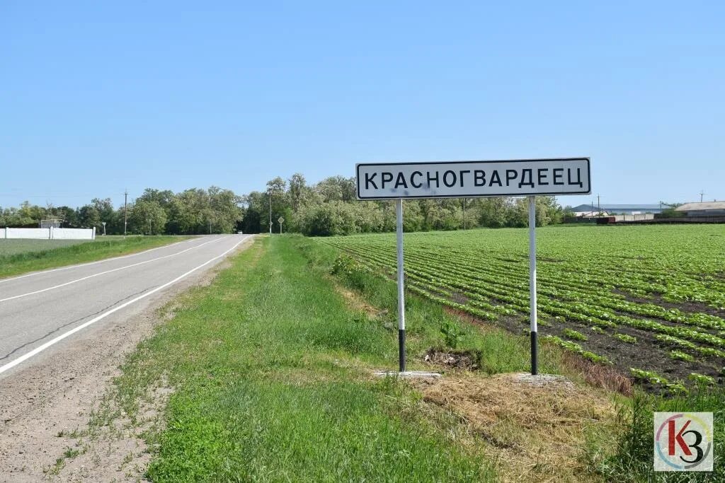 Глава и прокурор района проверили ход благоустройства парка в посёлке Красногвар